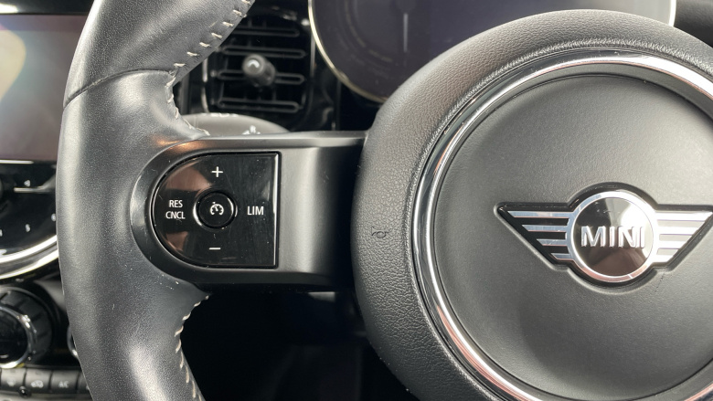 MINI Hatchback 135kW Cooper S Level 3 33kWh 3dr Auto Electric Hatchback